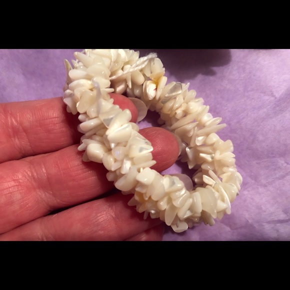 ❤️Mother of Pearl Stretch Bracelet - Picture 3 of 5
